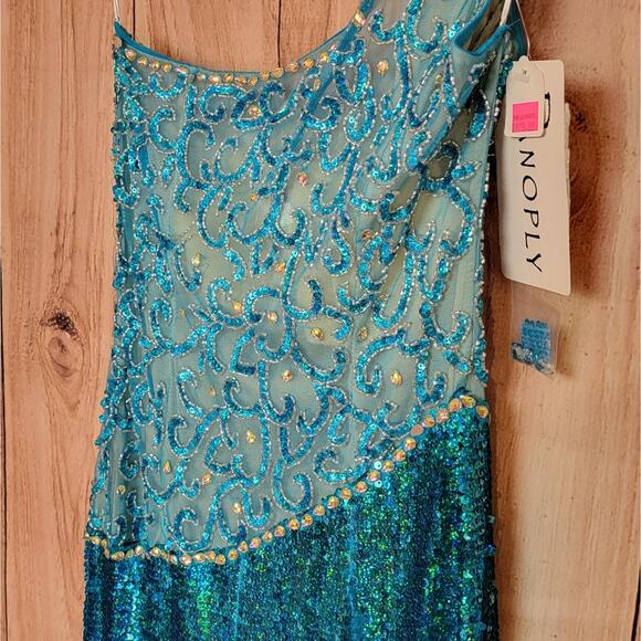 NWT Panoply Turquoise Blue Sequin Gown, Style # 14569, Sz 6 - Picture 9 of 11
